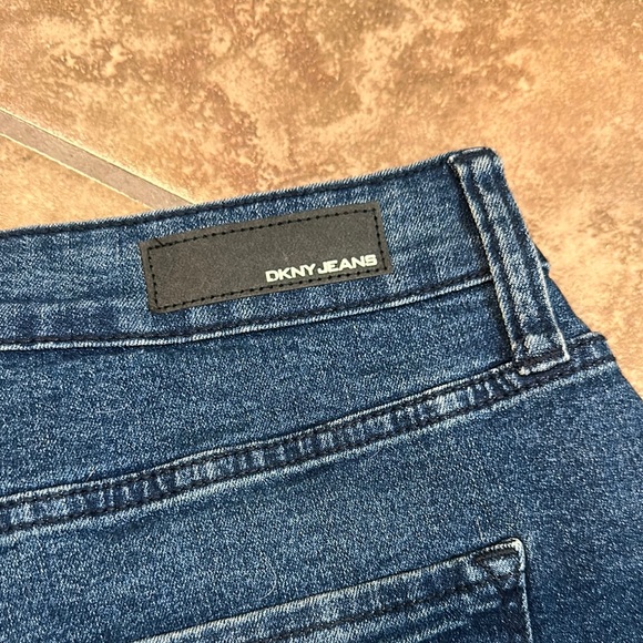 DKNY Blue Jean Bermuda Shorts High-Waisted Cuffed EUC - Picture 4 of 5